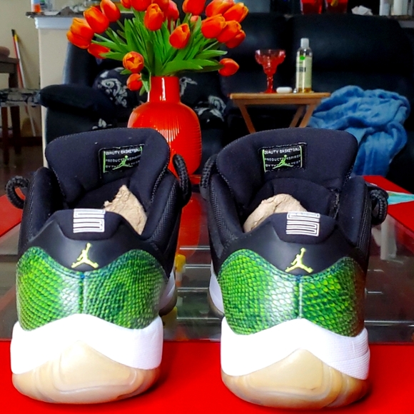 Air Jordan 11🐍 - Picture 4 of 9